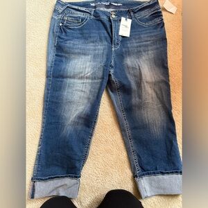 Wallflower Lucious Curvy Fit, 23.5 Crop Jeans. Size 22. New with tags.
